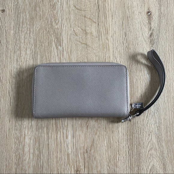 Michael Kors Wallet - Picture 3 of 5